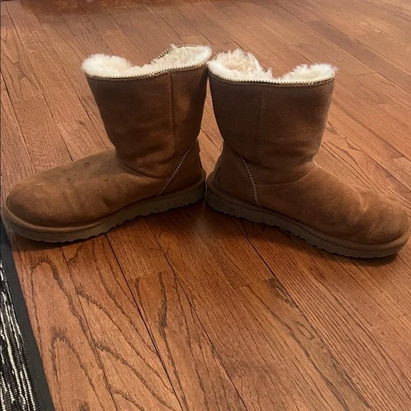UGG Tan Winter Boots with Plush Lining - Picture 2 of 6